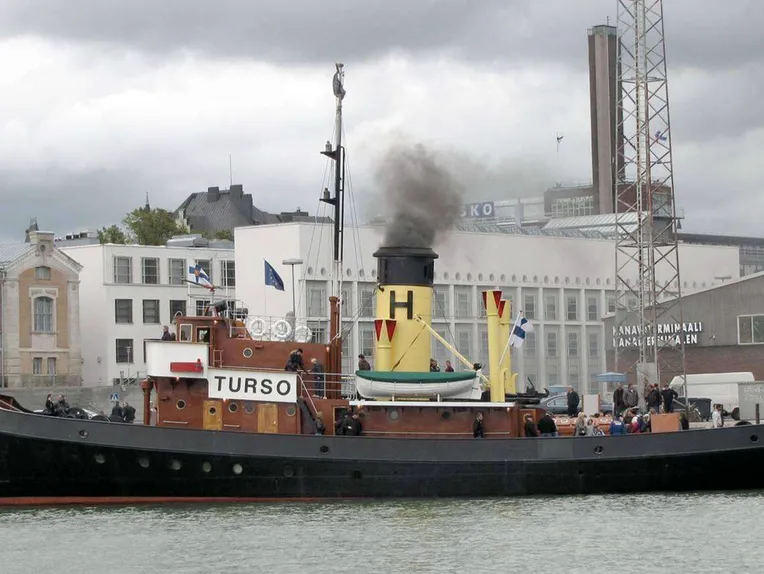 Satamajäämurtaja Turso on ainoa sotakorvausalus, joka palasi Suomeen käyttökuntoisena. Se on nyt entisöity.