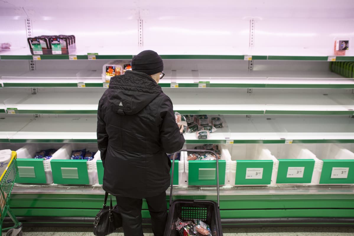 Tyhjät kaupanhyllyt. Tyhjät kaupanhyllyt.