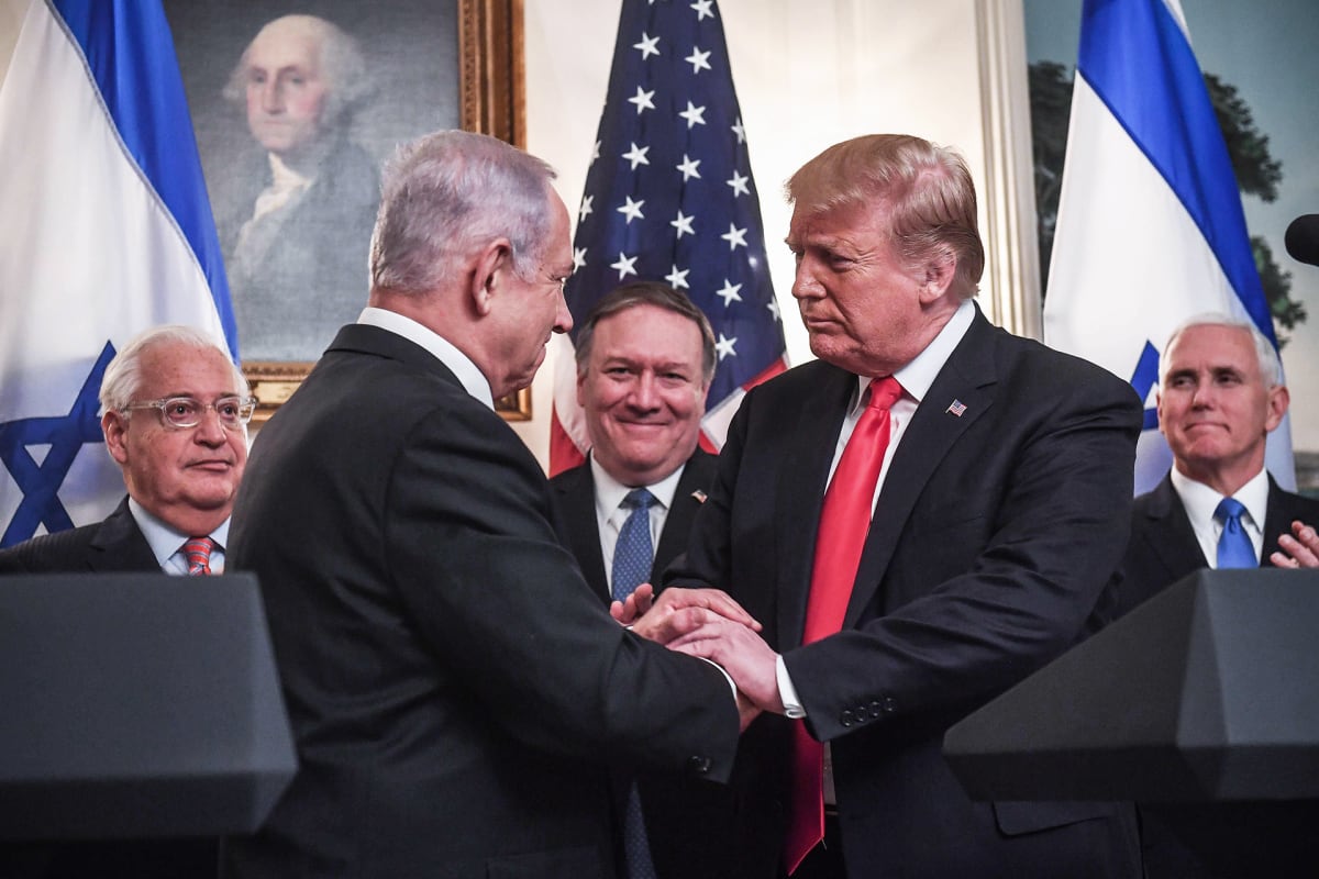 Israelin pääministeri Benjamin Netanjahu ja Donald Trump tapasivat Valkoisessa Talossa.
