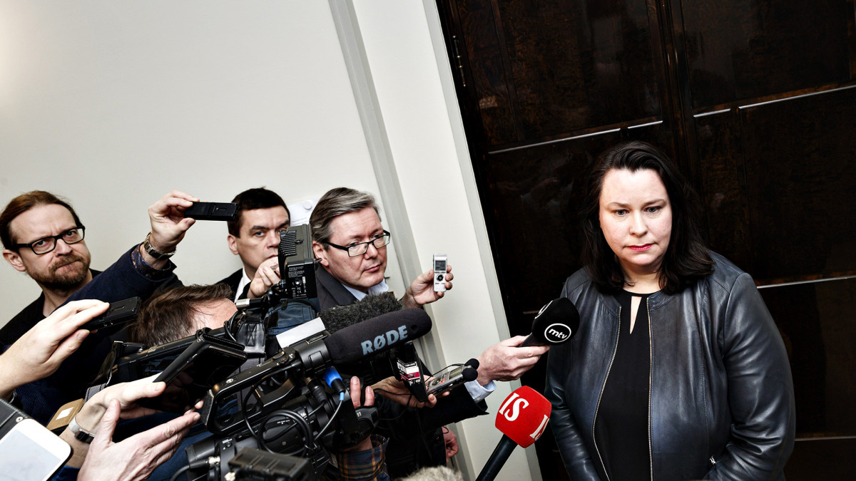 Eduskunnan perustuslakivaliokunnan puheenjohtaja Johanna Ojala-Niemelä perustuslakivaliokunnan kokouksen jälkeen Helsingissä 19. helmikuuta 2020.