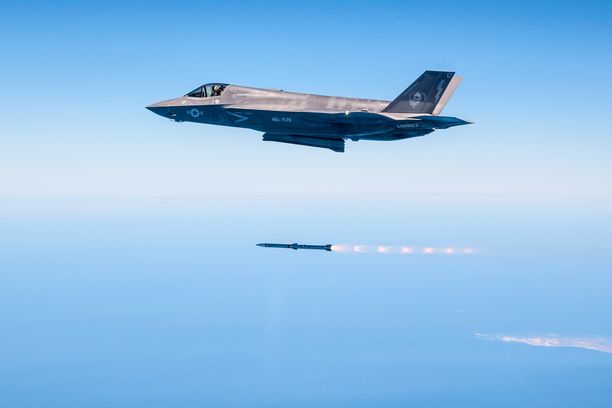 Vedonlyöntitoimisto uskoo F-35:n nousevan Suomen hävittäjähankinnaksi. Vedonlyöntitoimisto uskoo F-35:n nousevan Suomen hävittäjähankinnaksi.