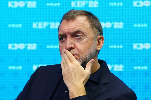 Venäläisoligarkki Oleg Deripaska on alumiinikonserni Rusalin perustaja.  Venäläisoligarkki Oleg Deripaska on alumiinikonserni Rusalin perustaja.