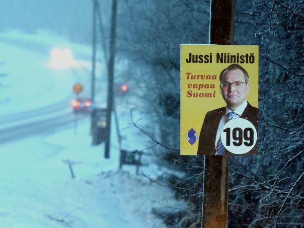 Sinisten puolustusministerin Jussi Niinistön eduskuntavaalimainos muistuttaa hyvin paljon hänen aikaisempia vaalimainoksiaan perussuomalaisten riveissä.
