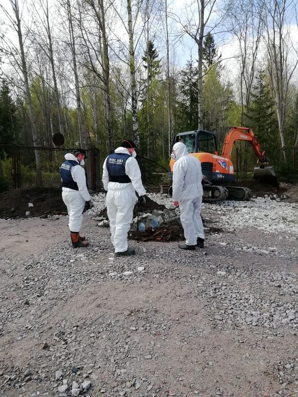 Työsuojelurikoksen tutkinnassa saatujen vihjeiden perusteella Hämeen poliisi kaivoi toukokuussa esiin purkujätettä, jossa epäillään olevan asbestia.