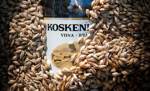 Koskenkorva luo nahkansa Suomen 100-vuotissynttärien kunniaksi. Koskenkorva luo nahkansa Suomen 100-vuotissynttärien kunniaksi.