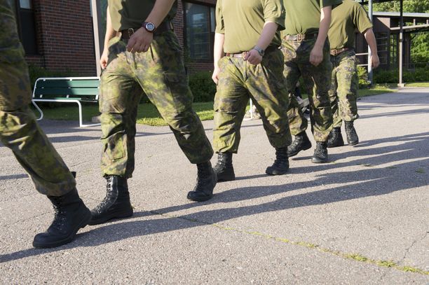 Varusmies loukkaantui vakavasti harjoituksessa Niinisalossa. Kuvituskuva. Varusmies loukkaantui vakavasti harjoituksessa Niinisalossa. Kuvituskuva.