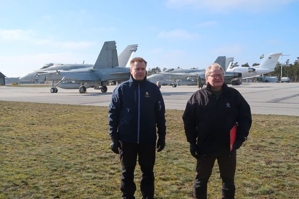 Suomen puolustusministeri Antti Kaikkonen (kesk) tapasi Ruotsin puolustusministeri Peter Hultqvistin keskiviikkona Visbyssä.