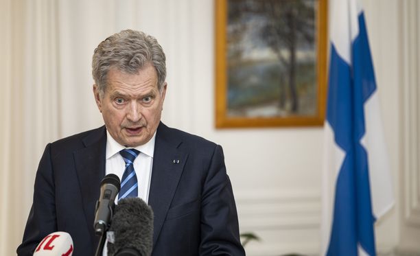 Suomen tasavallan presidentti Sauli Niinistö on ollut varovainen Nato-kantansa ilmaisemisessa. Hän on kuitenkin kannustanut ripeään keskusteluun aiheesta. Suomen tasavallan presidentti Sauli Niinistö on ollut varovainen Nato-kantansa ilmaisemisessa. Hän on kuitenkin kannustanut ripeään keskusteluun aiheesta.