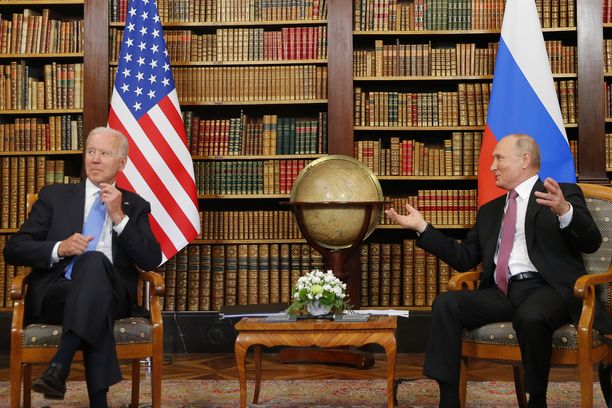 Biden ja Putin kuvattiin yhdessä ainoastaan ennen neuvottelujen alkua. 