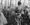 Aselevon tultua suomalaiset ja neuvostoliittolaiset kohtasivat ei-kenenkään-maalla linjojen välissä. Kuva on otettu 6. syyskuuta 1944. Kuvassa Osmo Rasilon kupeella näkyvä kameralaukku on tyhjä, sillä kuva on otettu salaa. 