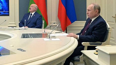 Venäjän presidentti Vladimir Putin seurasi harjoituksia yhdessä Valko-Venäjän presidentti Aljaksandr Lukashenkan kanssa.