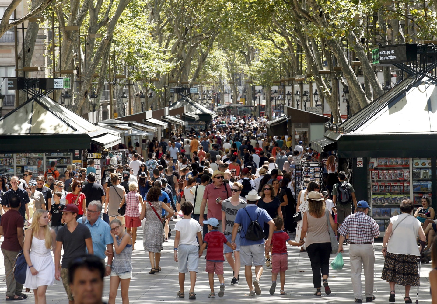 170817-las-ramblas-file-mn-1255_ac25a4e2ae0f97ac5dcd8ce3372baae8.nbcnews-ux-2880-1000.jpg