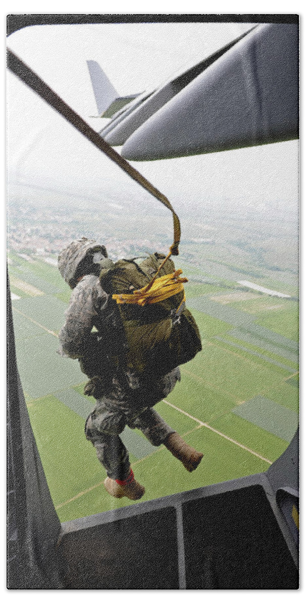 a-paratrooper-executes-an-airborne-jump-stocktrek-images.jpg
