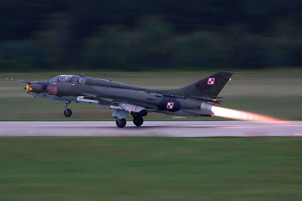 Polish-Su-22-take-off.jpg