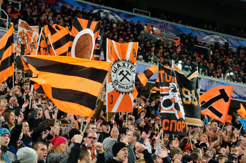 fans-fc-shakhtar-donetsk-match-ukraine-real-sociedad-spain-november-donbass-arena-uefa-champions-league-35578636.jpg