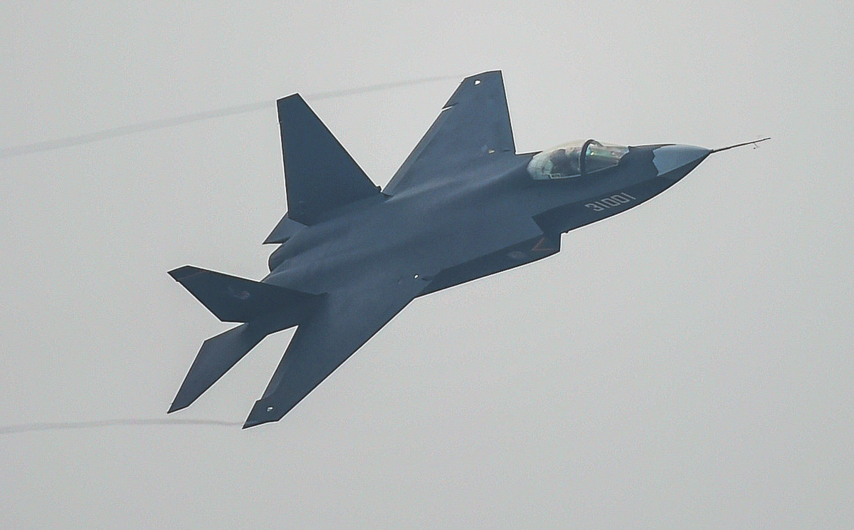 a-j-31-stealth-fighter-performs-at-the-airshow.jpg