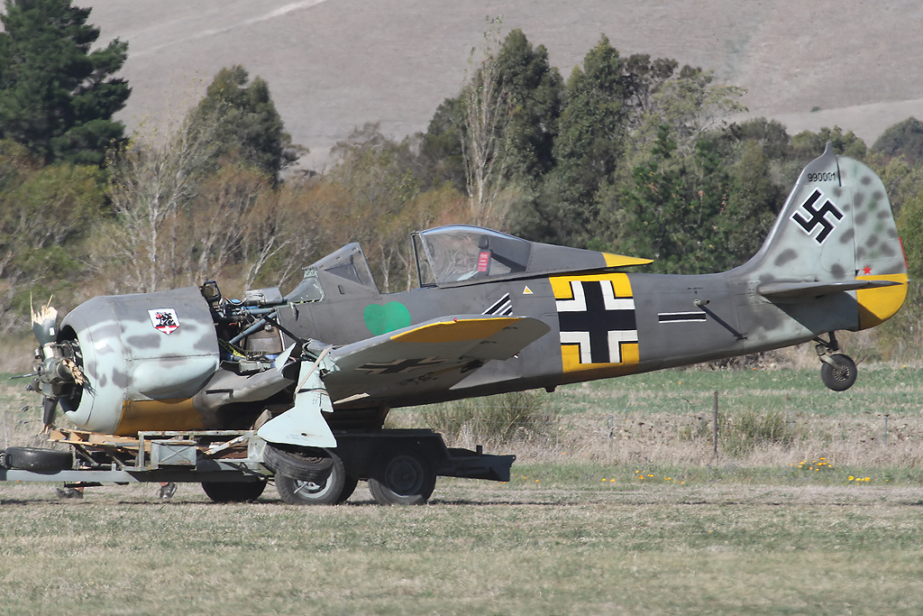 Focke-Wulf_Fw190A-8_after_mishap_at_2015_Omaka_Airshow.jpg