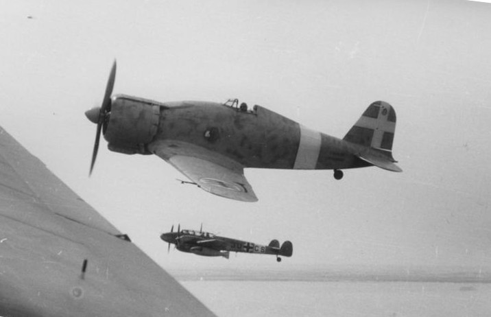 Bundesarchiv_Bild_101I-425-0338-16A,_Flugzeuge_Fiat_G.50_und_Messerschmitt_Me_110.jpg