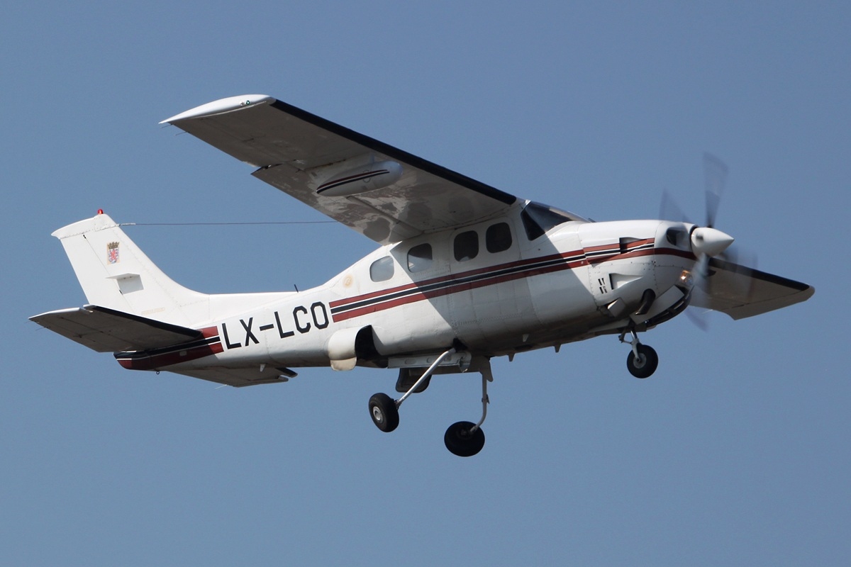 Cessna_P210N_Pressurized_Centurion_Private,_LUX_Luxembourg_(Findel),_Luxembourg_PP1300976986.jpg