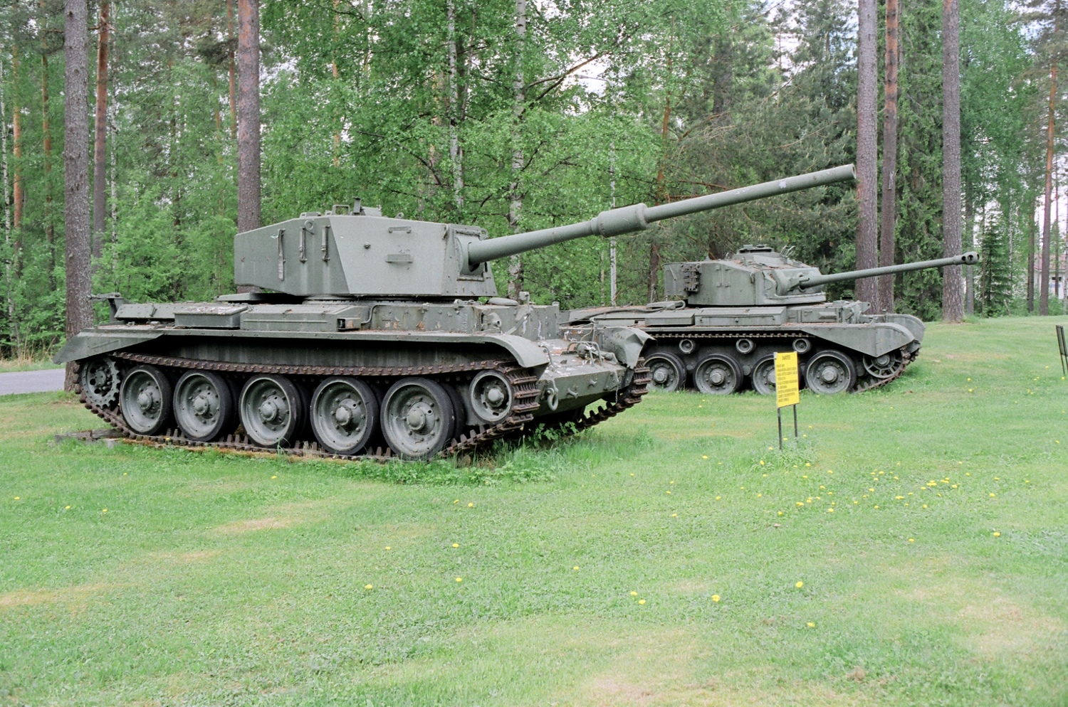 Charioteer_and_Comet_tanks_in_Mikkeli_20130531.jpg