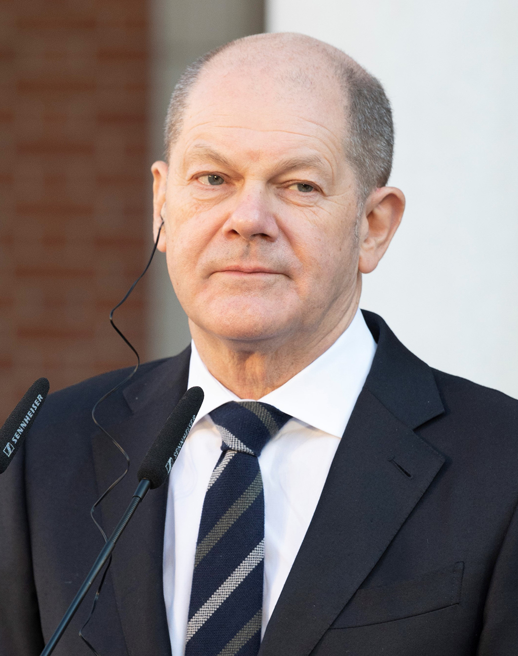 S%C3%A1nchez_se_reuni%C3%B3_con_el_nuevo_canciller_alem%C3%A1n_Olaf_Scholz_en_La_Moncloa_20220117_%288%29_%28cropped%29.jpg