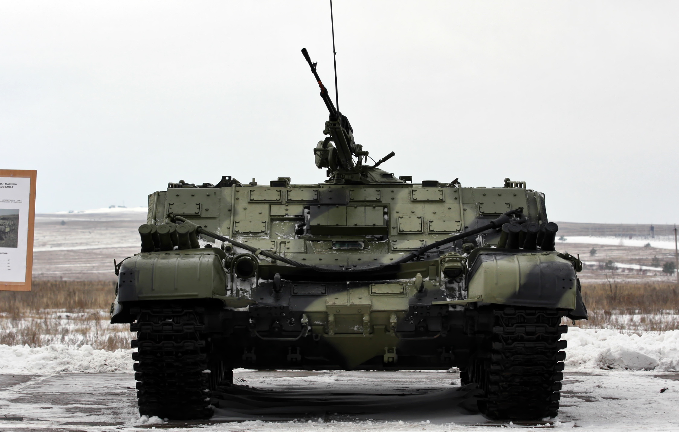 Heavy_flamethrower_personnel_carrier_BMO-T_%282%29.jpg