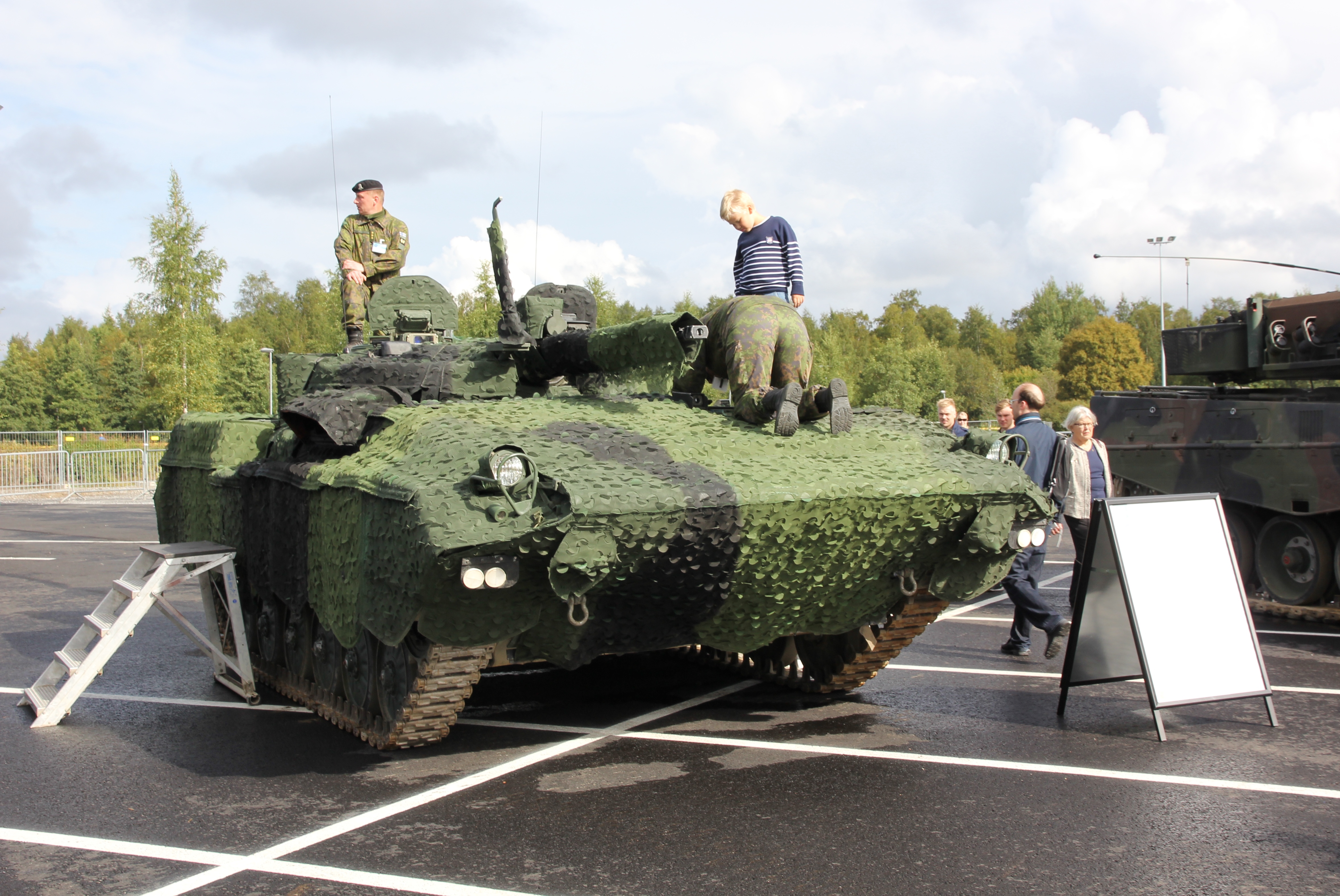 BMP-2M_Kokonaisturvallisuus_2015_01.JPG