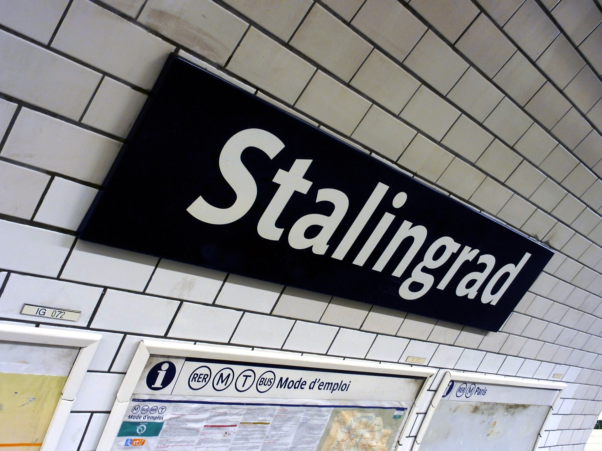 Metro_de_Paris_-_Ligne_7_-_Stalingrad_03.jpg