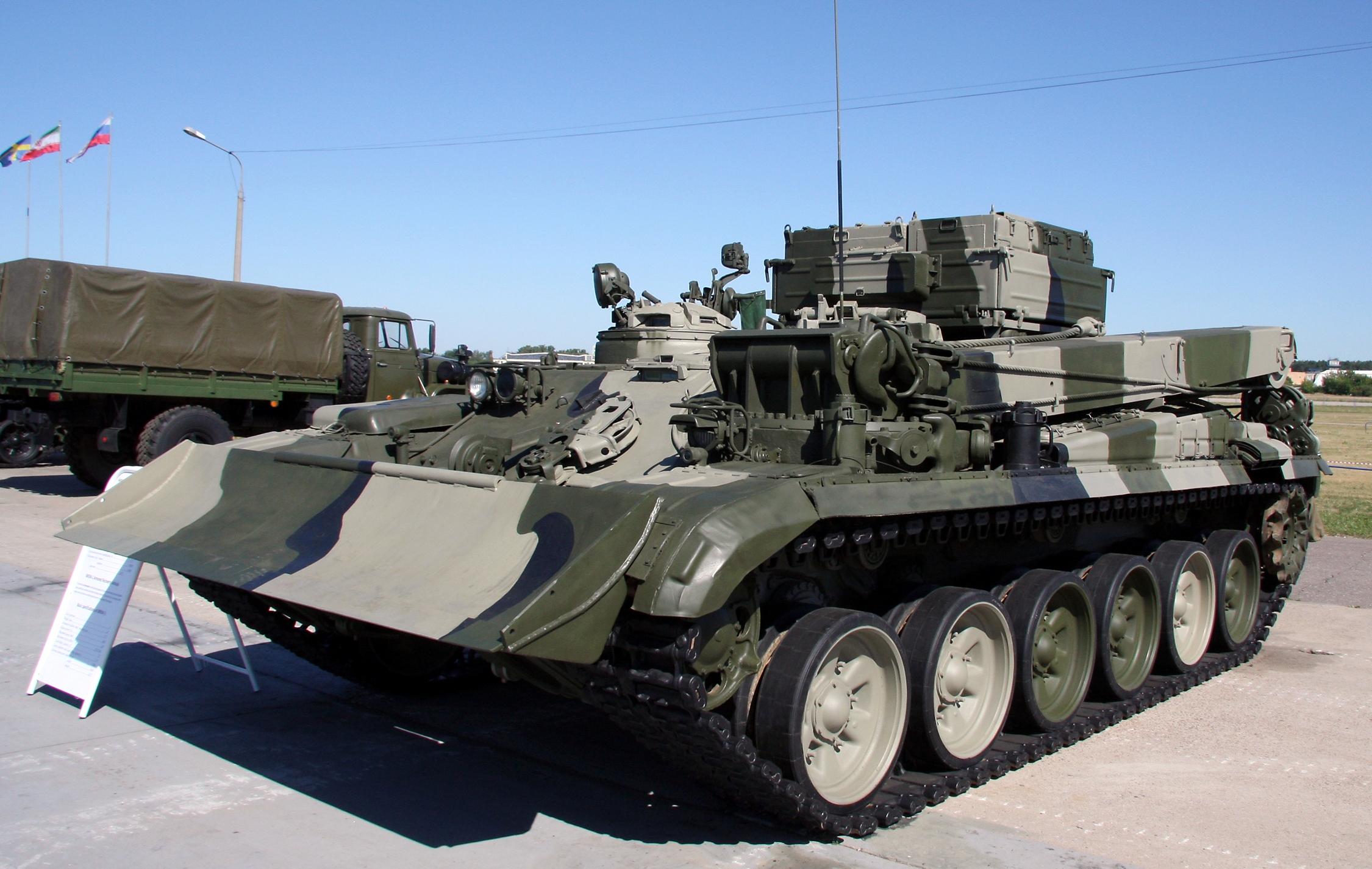 BREM-1_armoured_recovery_vehicle_%282%29.jpg