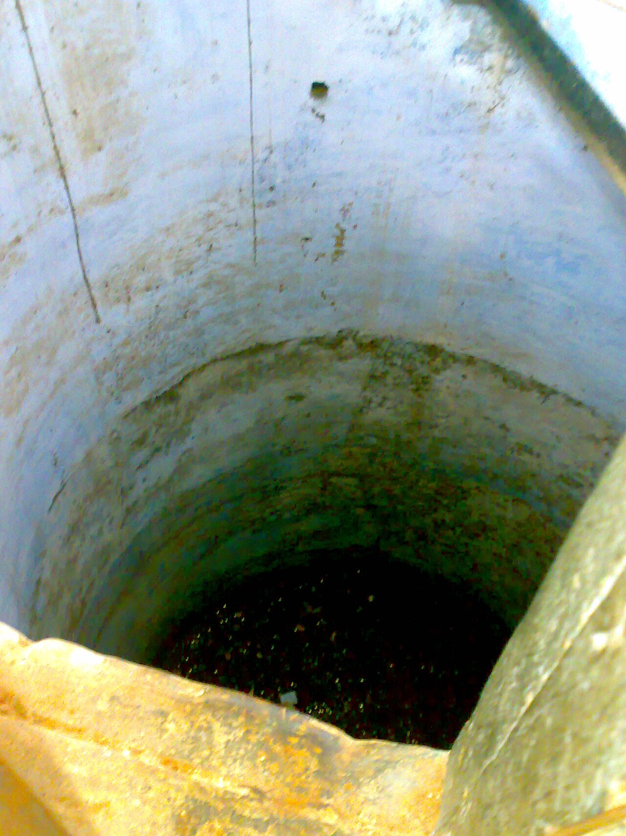 1280px-%27The_Martyr%27s%27_well_at_Jallianwala_Bagh.jpg