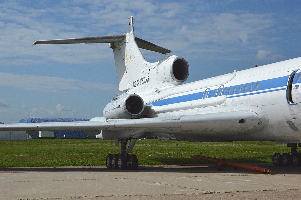 1024px-Tupolev_Tu-155.jpg