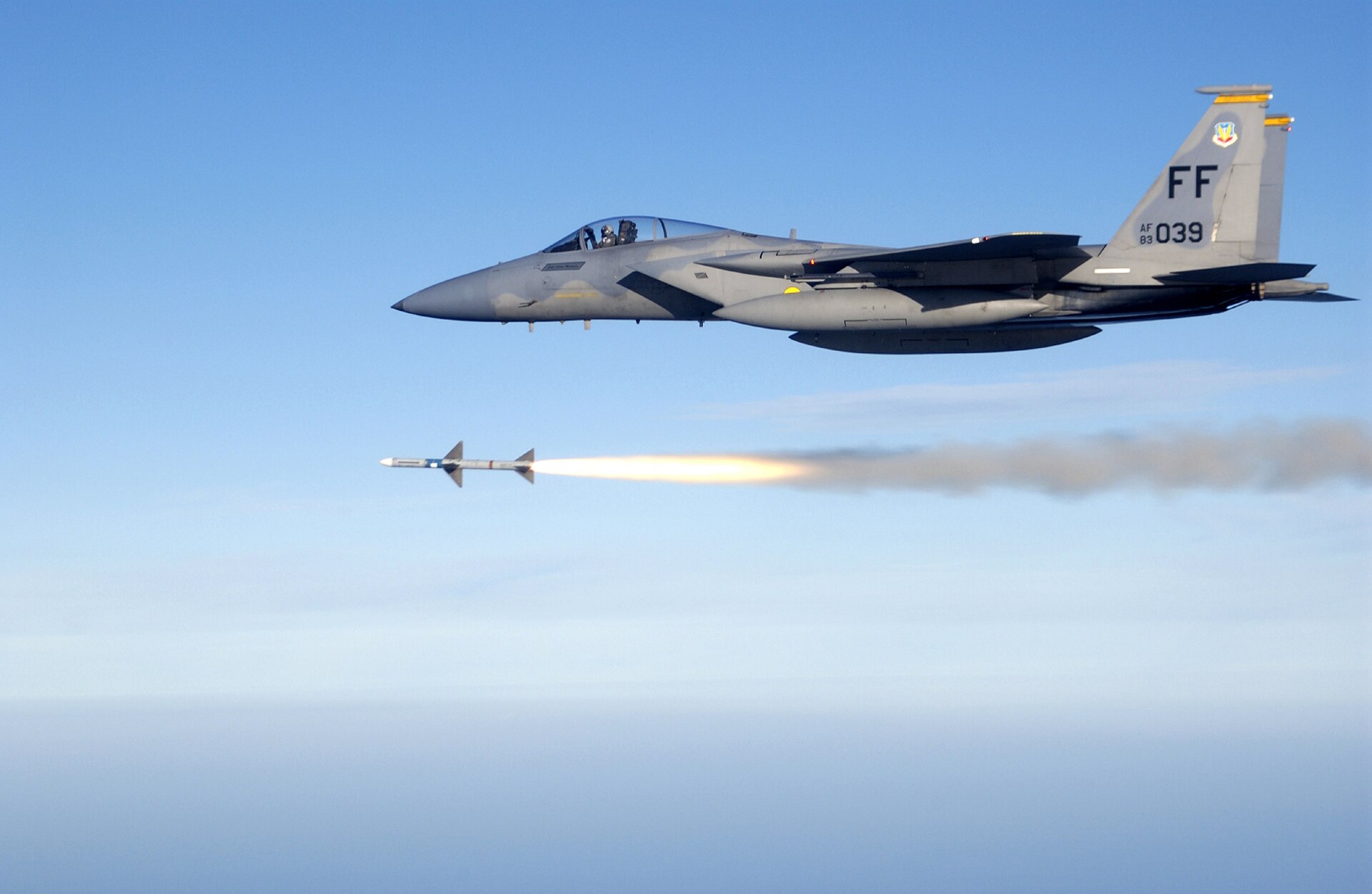 1920px-USAF_F-15C_fires_AIM-7_Sparrow.jpg