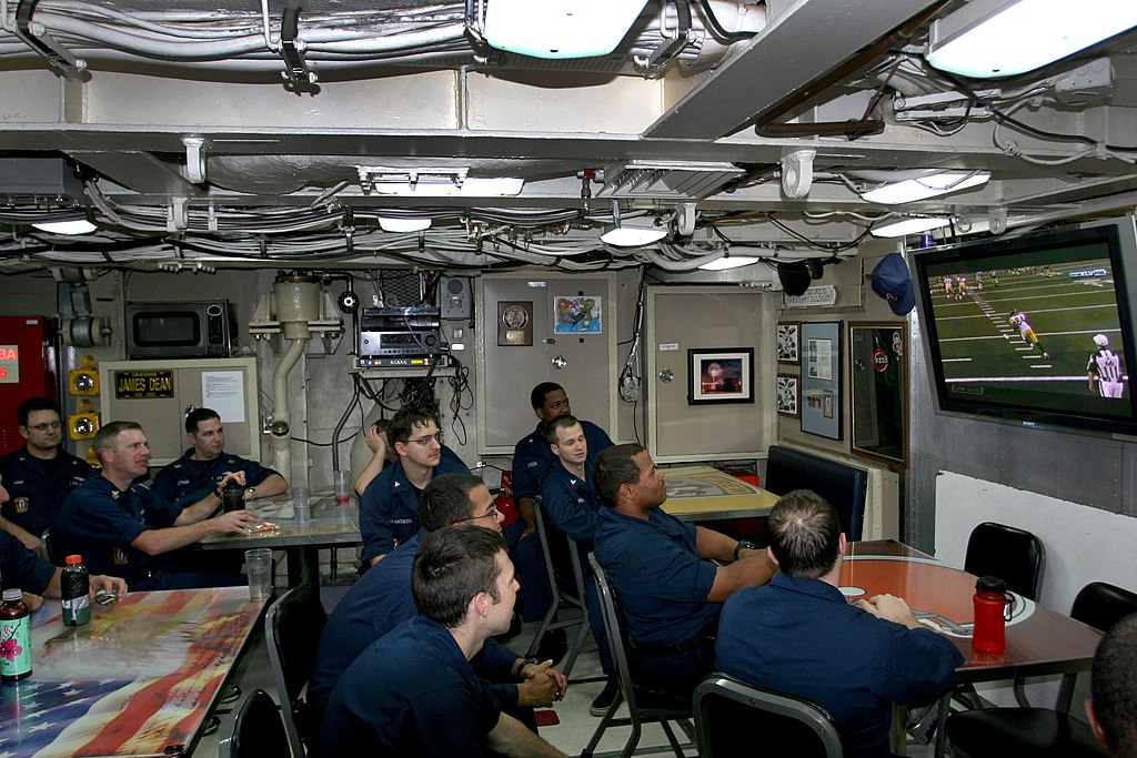 1024px-US_Navy_110206-N-5474B-001_Crew_members_aboard_USS_Ohio_%28SSN_726%29_watch_Super_Bowl_XLV_while_underway.jpg