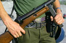 220px-Beretta_M1938_submachine_gun.JPEG