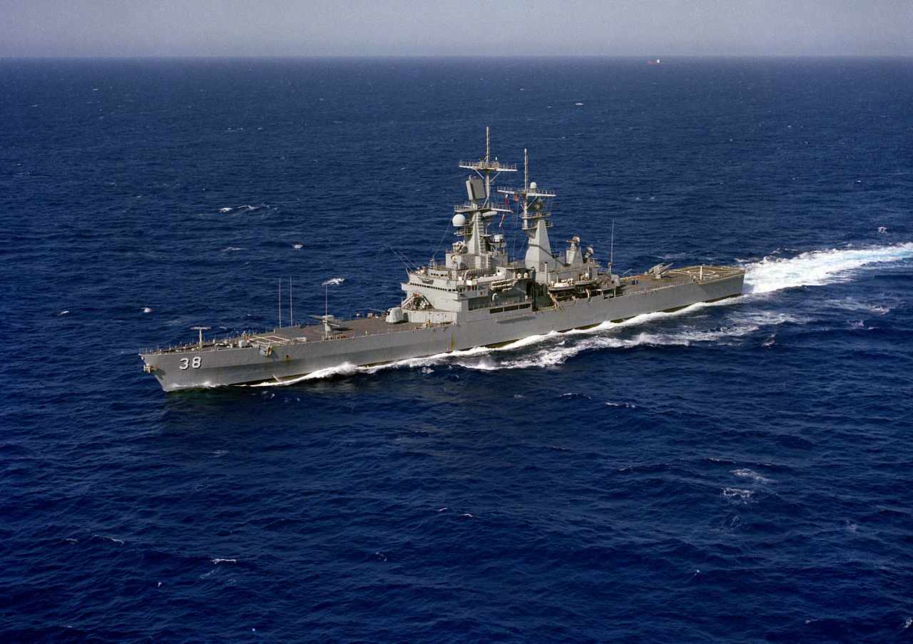 1280px-USS_Virginia_%28CGN-38%29_at_sea_before_1984.jpg