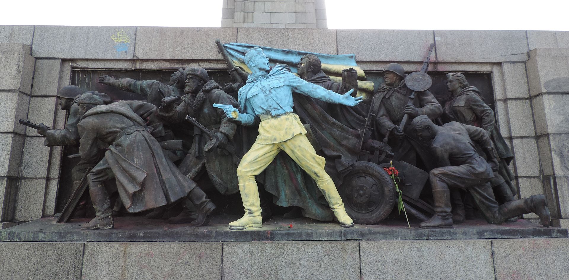1920px-Sofia-Monument-to-Soviet-Army--Glory-to-Ukraine-20140224-1.jpg