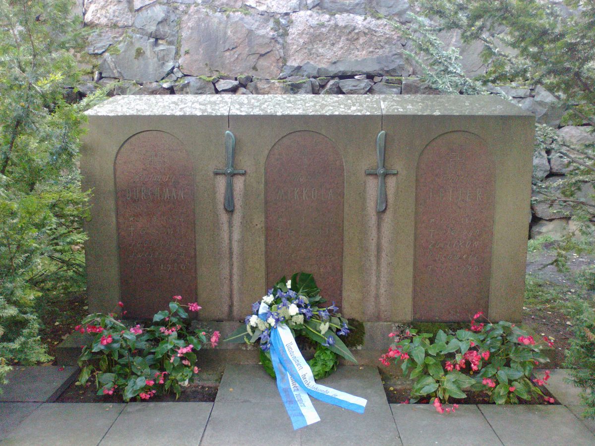 1200px-The_grave_of_the_Finnish_Air_Force_pilots_Durchman%2C_Mikkola_and_Leijer%2C_Hietaniemi_Cemetery%2C_Helsinki%2C_Finland.jpg