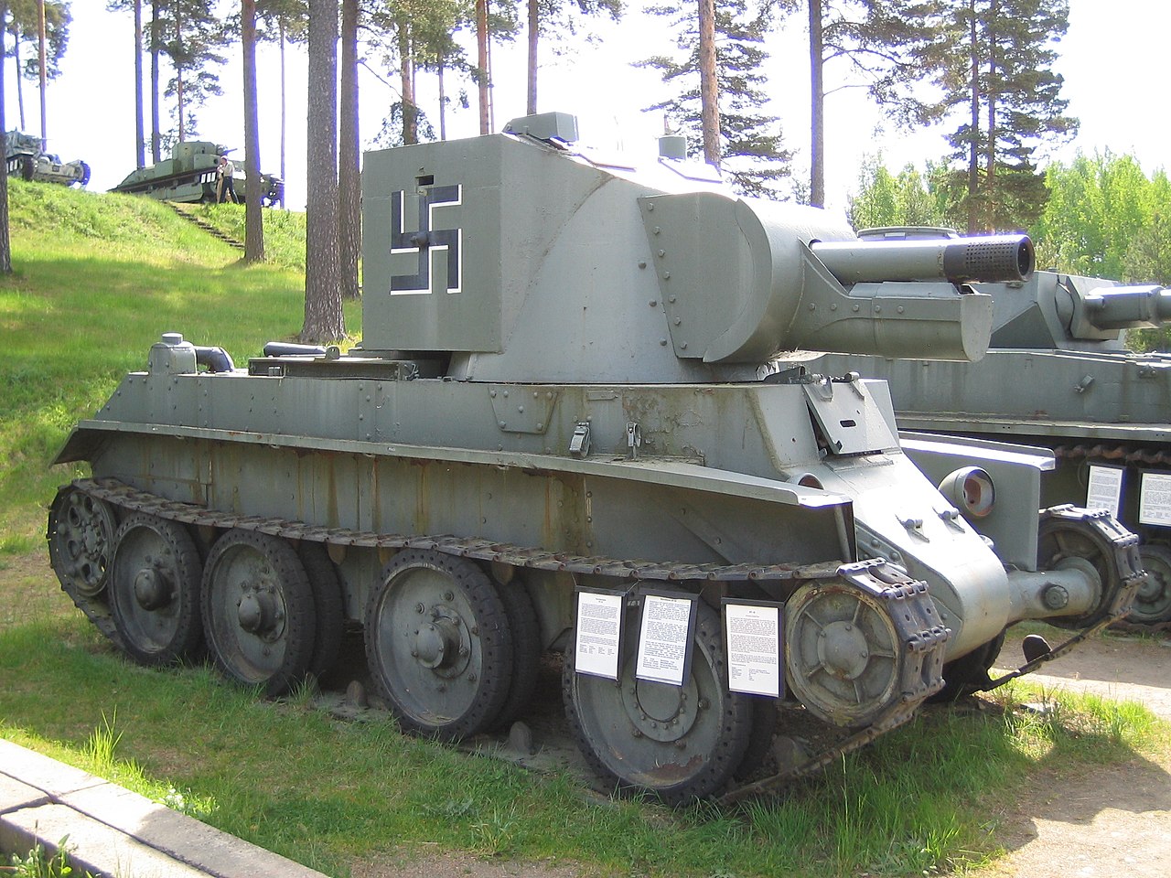 1280px-BT-42_Parola_tank_museum.jpg
