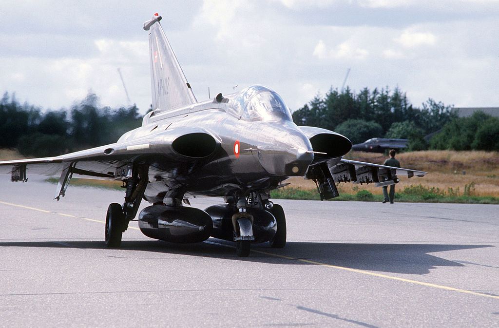1024px-DF-ST-87-08372_Royal_Danish_Air_Force_F-35_Draken_during_Exercise_OKSBOEL_%2786.JPEG