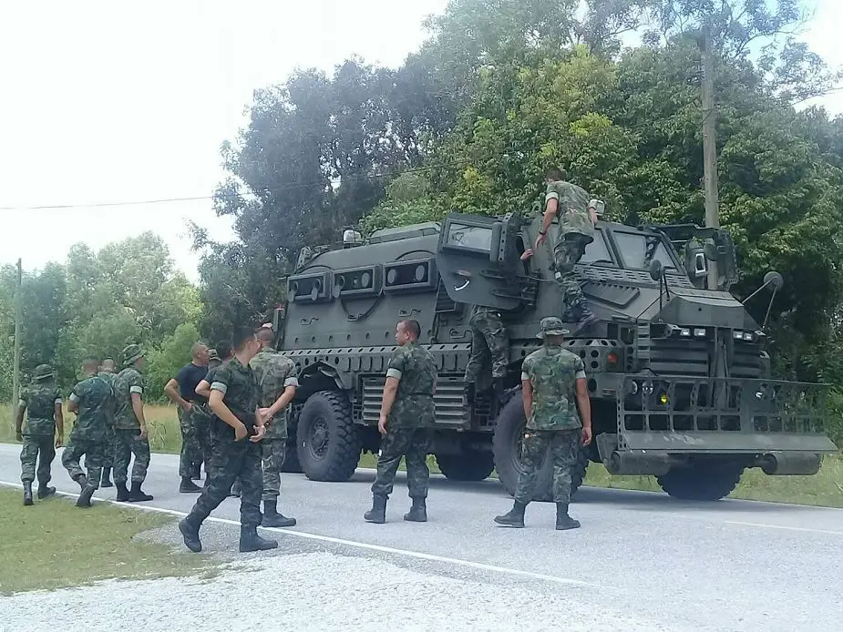 Royal_Thai_Marines_continue_to_test_local-made_Phantom_380-X1_MRAP_4x4_armoured_vehicle_925_001.jpg