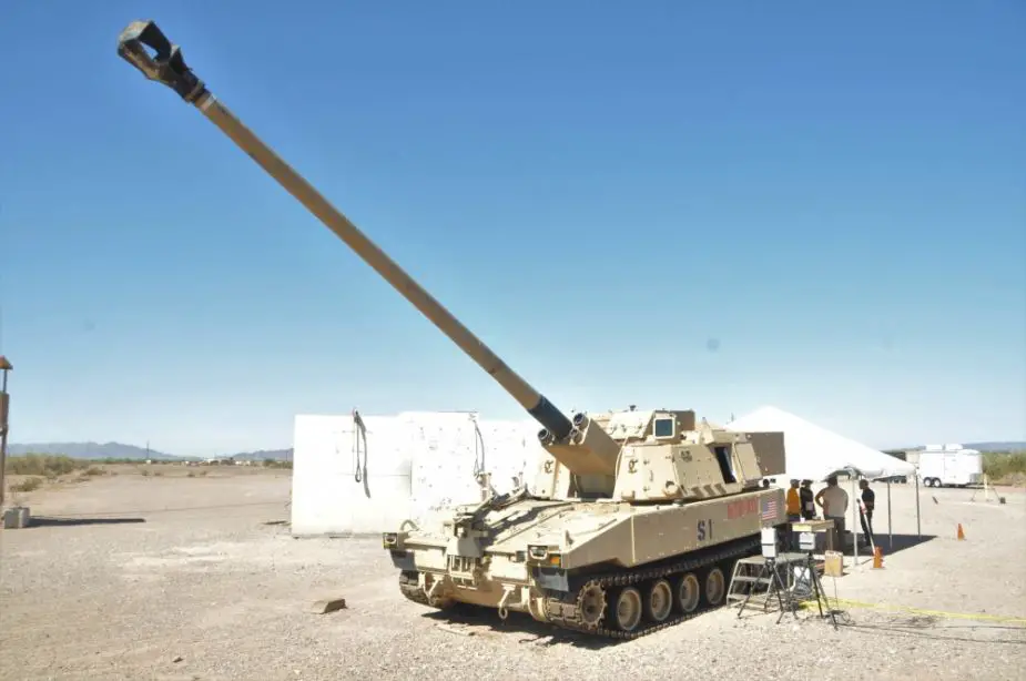 American_ERCA_Extended_Range_Cannon_Artillery_autoloader_for_self-propelled_howitzer_925_01.jpg
