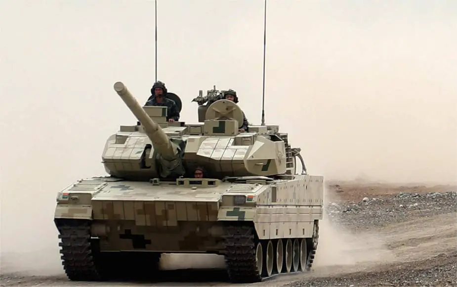 Chinese_army_deploys_Type_15_light_tanks_fitted_with_new_ERA_armor_925_001.jpg