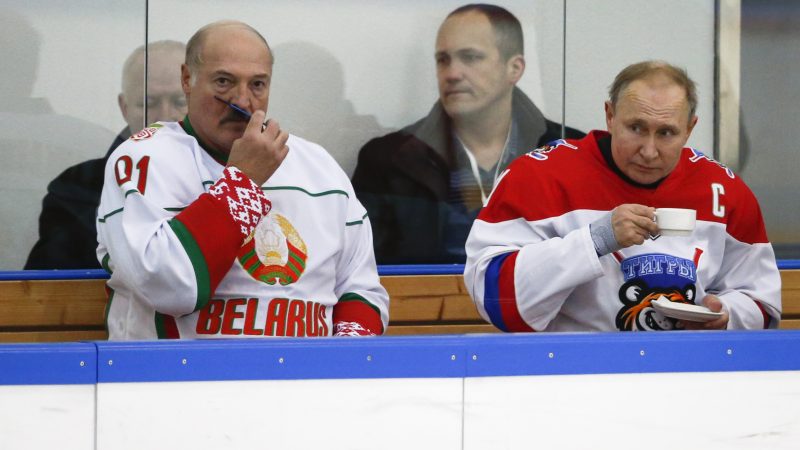 Lukashenko-Putin-hockey-outfits-800x450.jpg