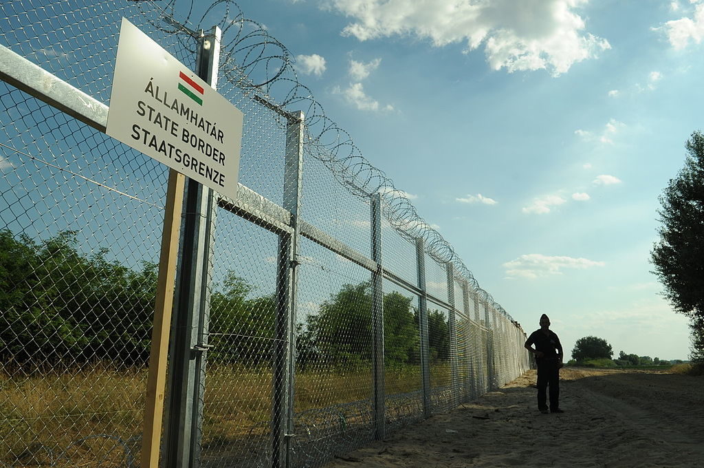 Hungarian-Serbian_border_barrier_1-1024x680.jpg